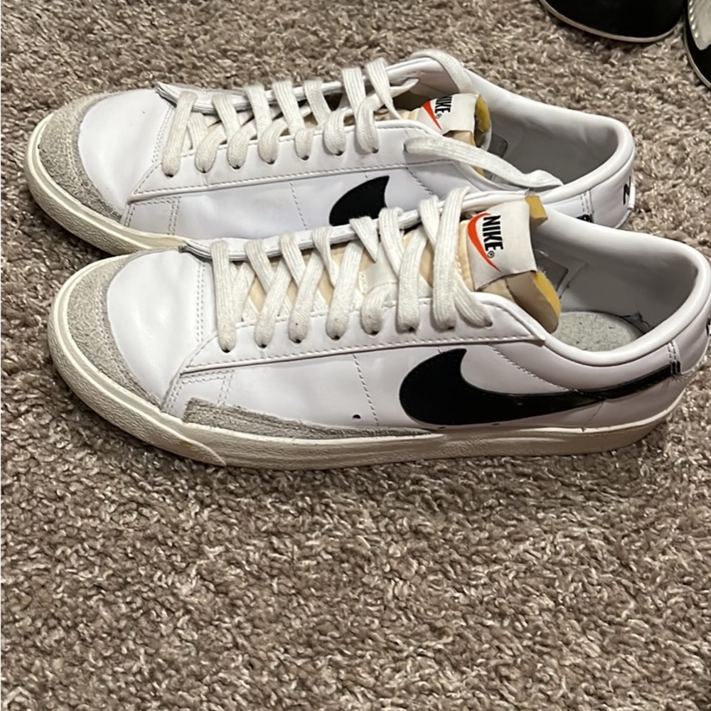 Nike White and Black Low-Top Sneakers